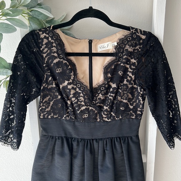 Eliza J- Black V-Neck, Laced Top, Cocktail Dress- Sz 2 - Picture 4 of 5